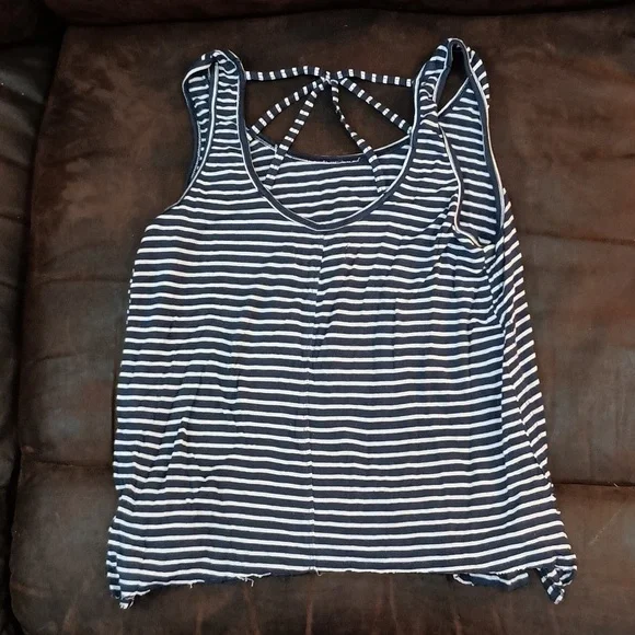 Hollister - Picture 2 of 3